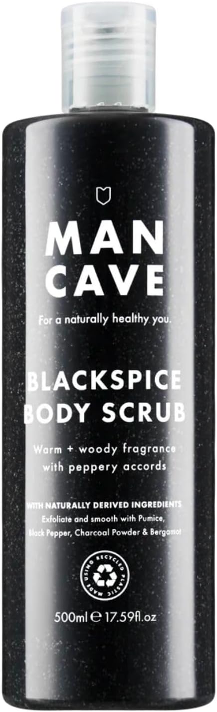 ManCave Gommage Corps Blackspice 500 ml pour Homme, Gommage Corps Exfoliant, Exfolie et Nettoie la Peau, Poudre Pierre Ponce Charbon Bois, Exfoliant Corps Naturel, Végétalien, Fabriqué en Angleterre