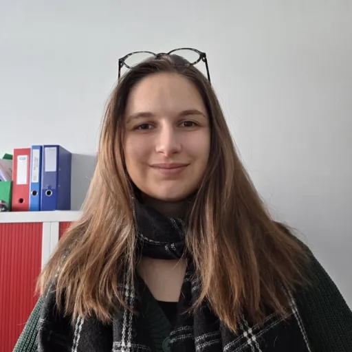 Interview de Léa Rossé de École supérieure de biotechnologie de Strasbourg : Les enjeux et perspectives de la bioproduction : le regard d’une manager de projets
