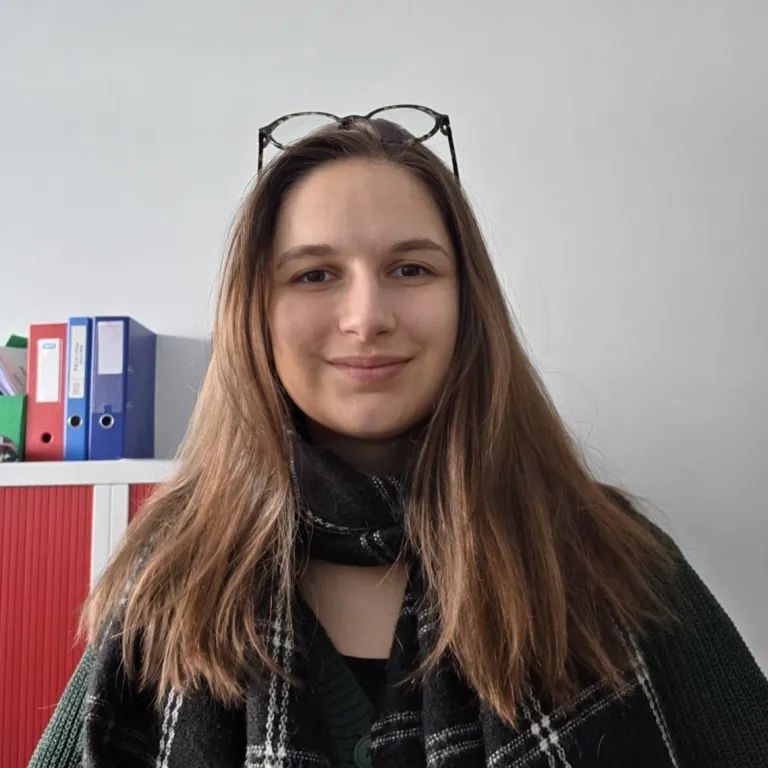 Interview de Léa Rossé de École supérieure de biotechnologie de Strasbourg : Les enjeux et perspectives de la bioproduction : le regard d’une manager de projets